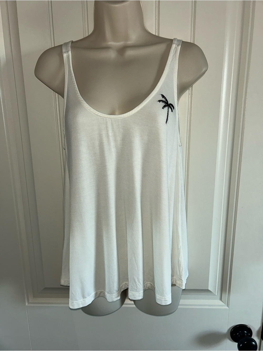 MEW Hello Nite White Palm Embroidered Tank Top Lounge Sz S